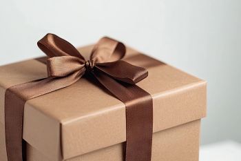 Foto: Geschenkkarton mit Schleife