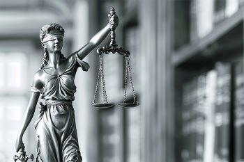 © Png - Video - Photo - stock.adobe.com Foto: Statue von Justitia